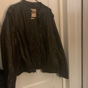 Hii, my name is Shayna Spencer, I am selling a Whispering Smith leather jacket